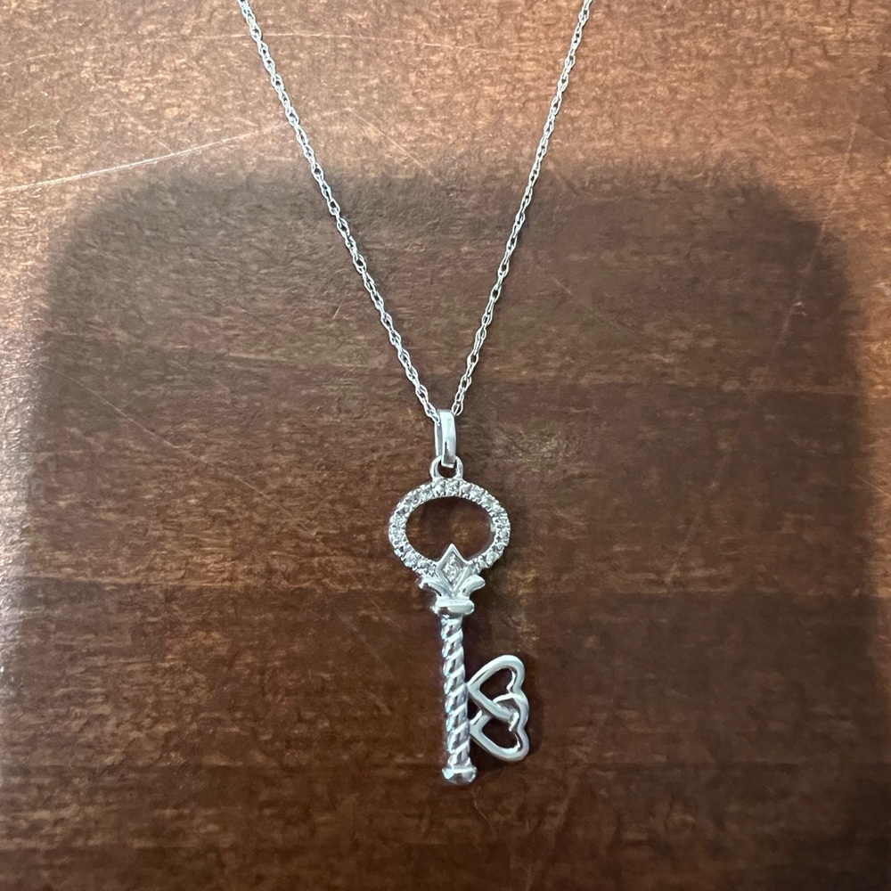 Kay Jewelers key and hearts sterling silver and diamond necklace never worn!